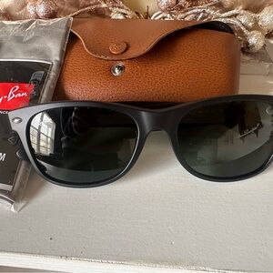 Ray-Ban Wayfarer Matte Black Sunglasses with Tan Case